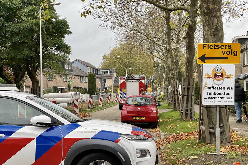 Graafmachines trekt gasleiding stuk