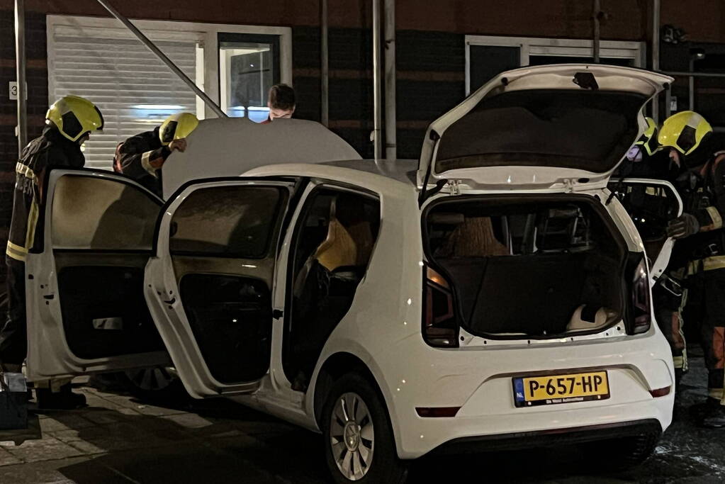 Personenwagen loopt flinke schade op door brand