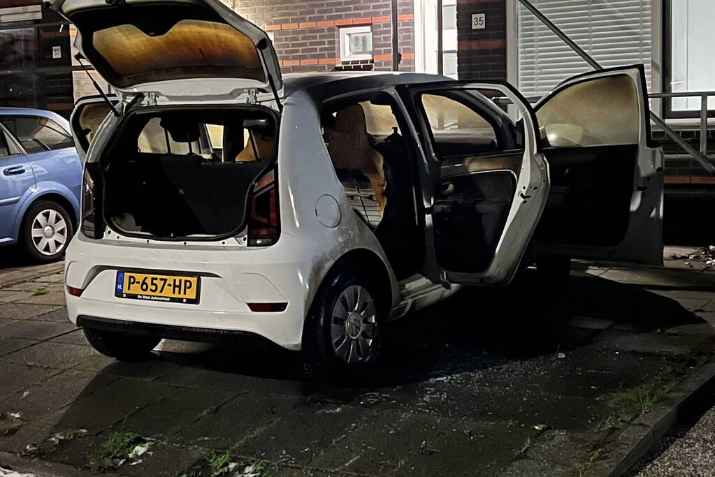 Personenwagen loopt flinke schade op door brand