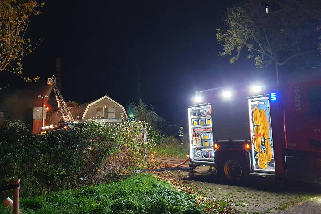 Grote brand in bedrijfspand