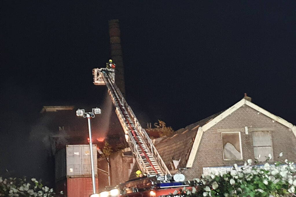 Grote brand in bedrijfspand