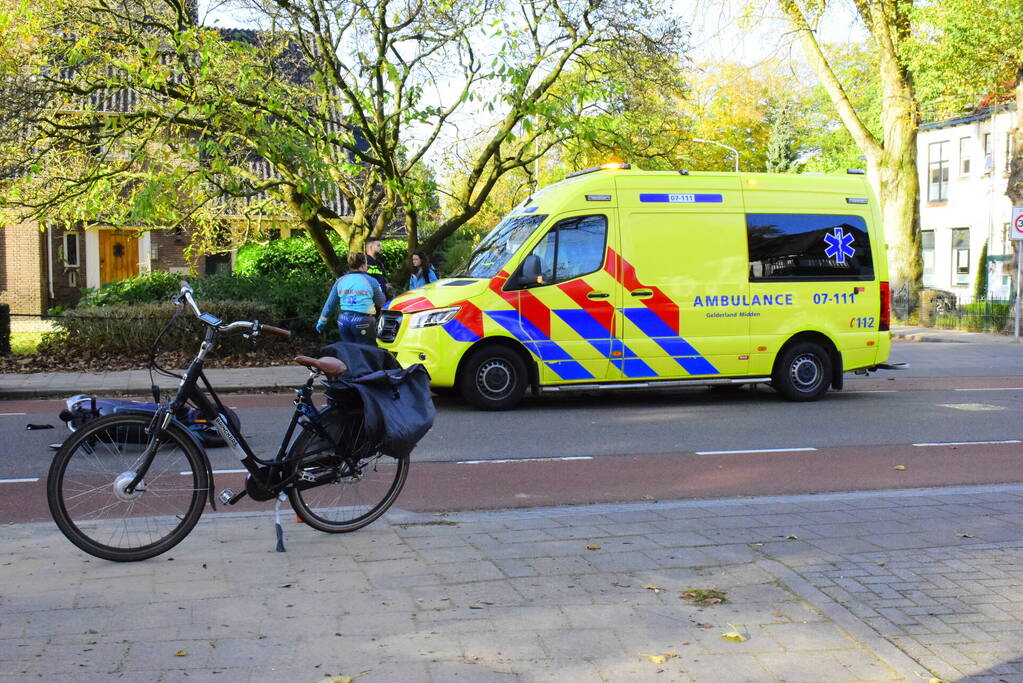 Brommerrijder en e-bike botsen op elkaar