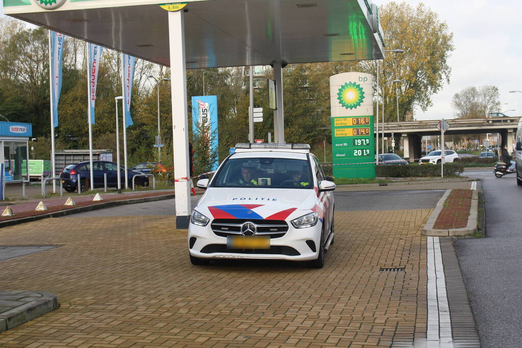Politie sluit tankstation af vanwege lekkage
