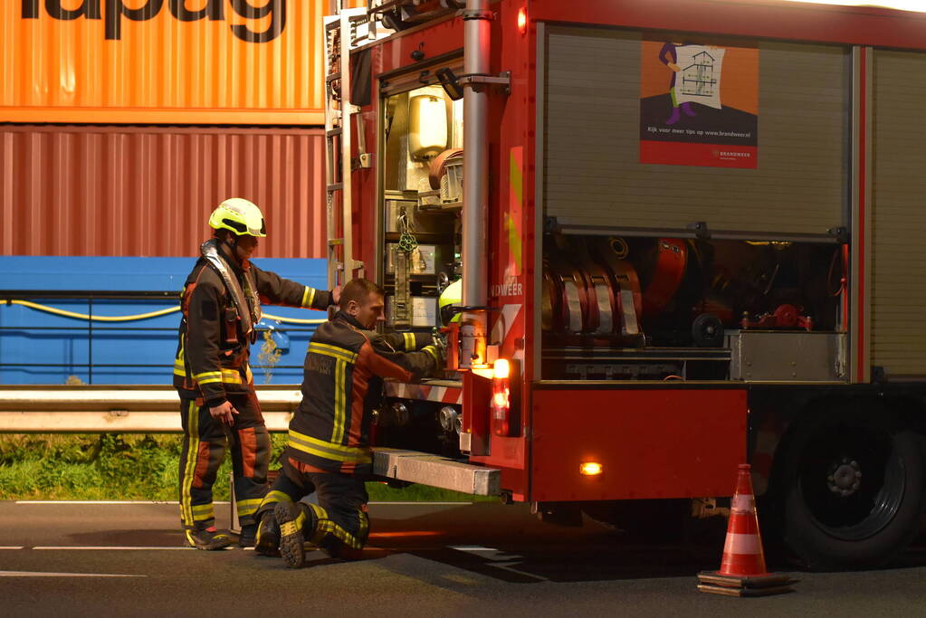 Brandweer groots ingezet voor zinkend containerschip
