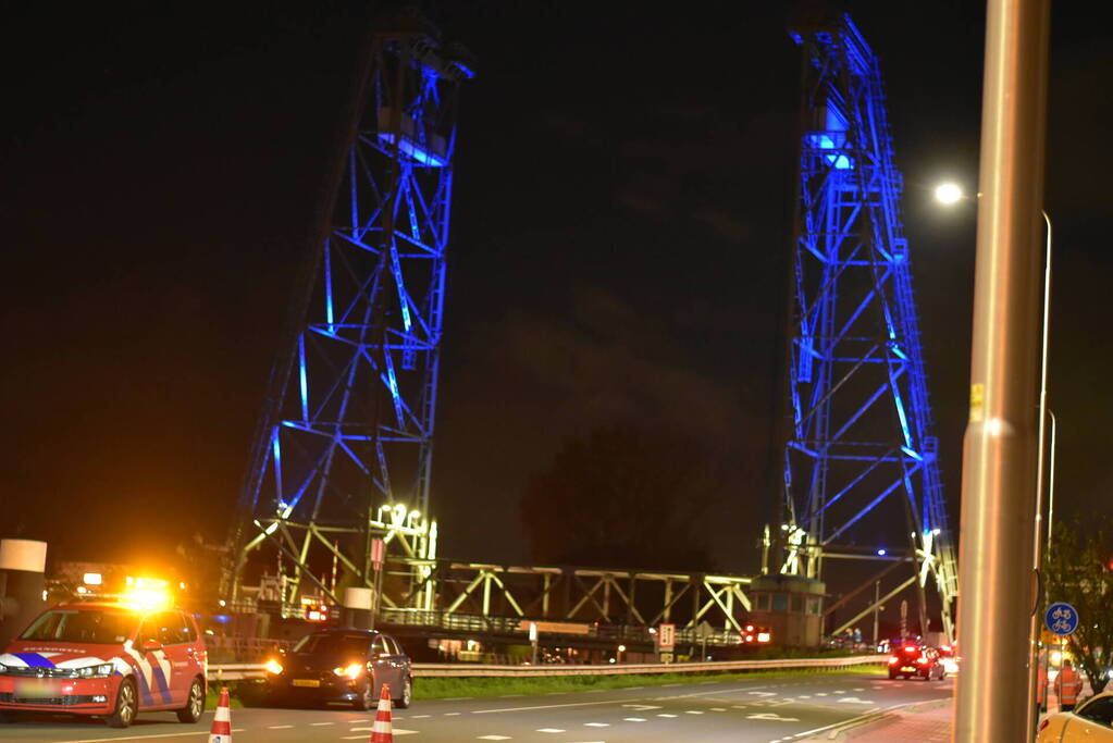 Brandweer groots ingezet voor zinkend containerschip
