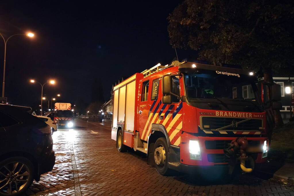 Brandweer controleert schoorsteen op mogelijke brand
