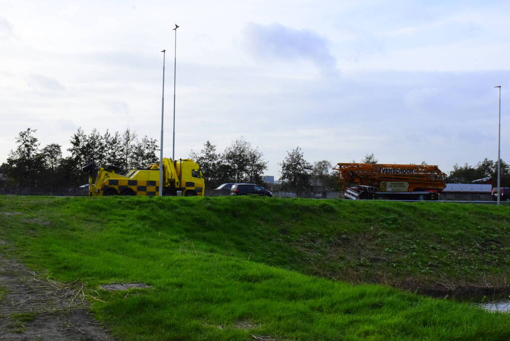 Afrit afgesloten door defecte kraanwagen