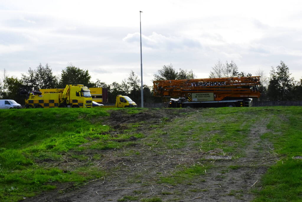 Afrit afgesloten door defecte kraanwagen