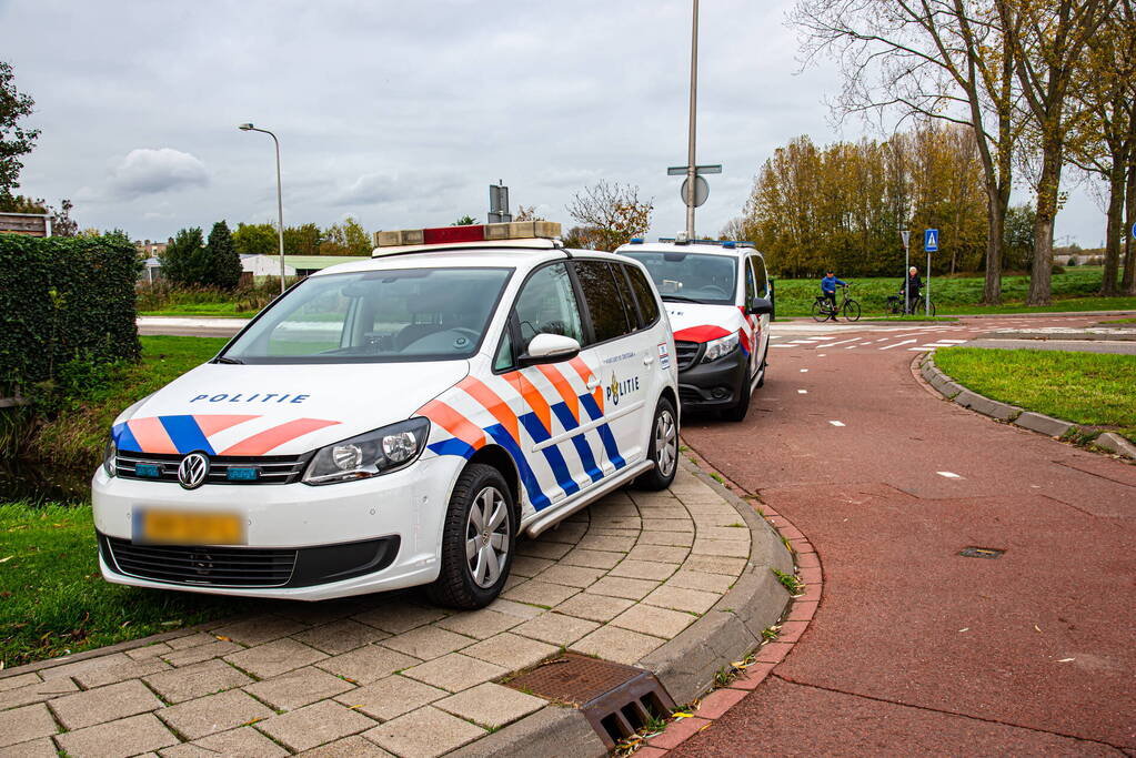 Vrouw met scootmobiel te water geraakt