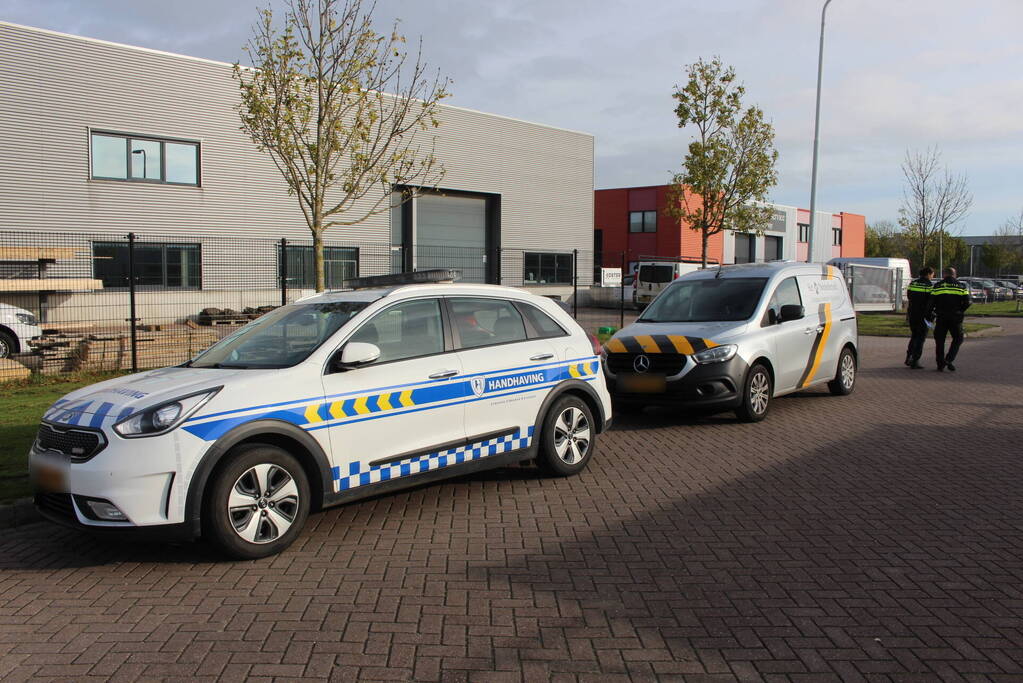 Preventieve drugscontrole bij loodsen op industrieterrein