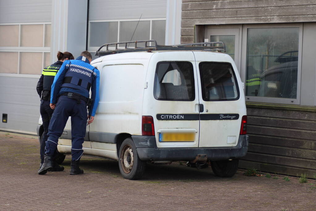 Preventieve drugscontrole bij loodsen op industrieterrein
