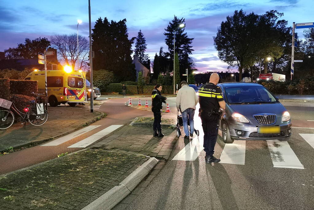 Fietser en automobilist in botsing op rotonde