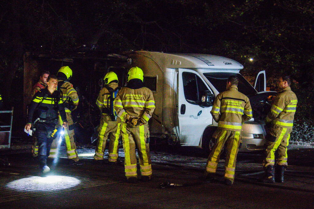 Wederom camper in brand gestoken