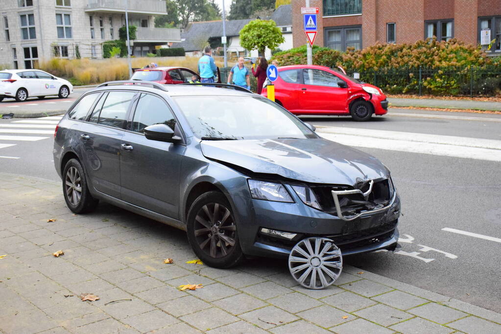 Veel schade bij een ongeval op voorrangskruising