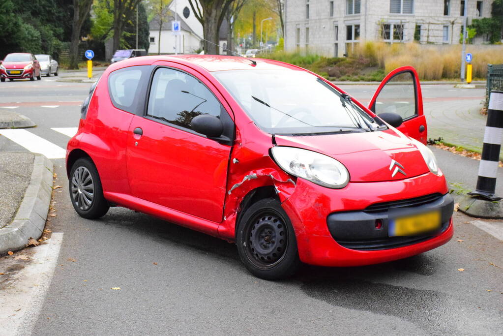 Veel schade bij een ongeval op voorrangskruising