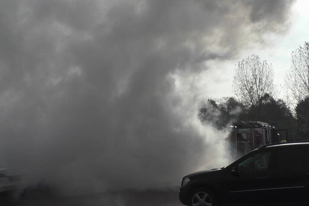 Hevige rookontwikkeling bij autobrand