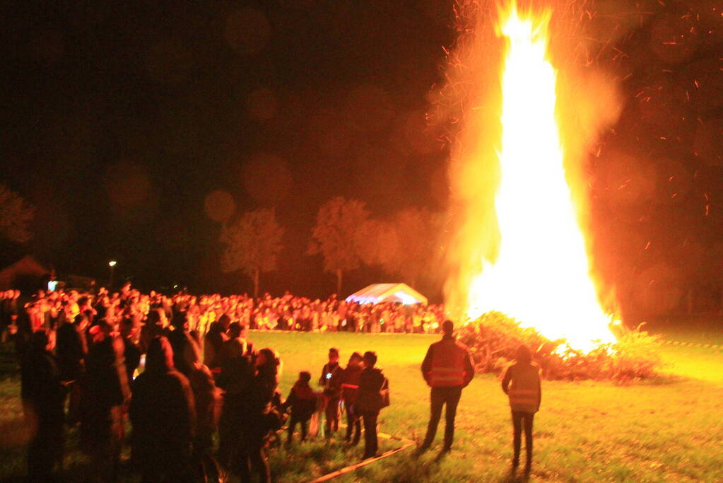 Veel toeschouwers bij Sint Maarten vuur