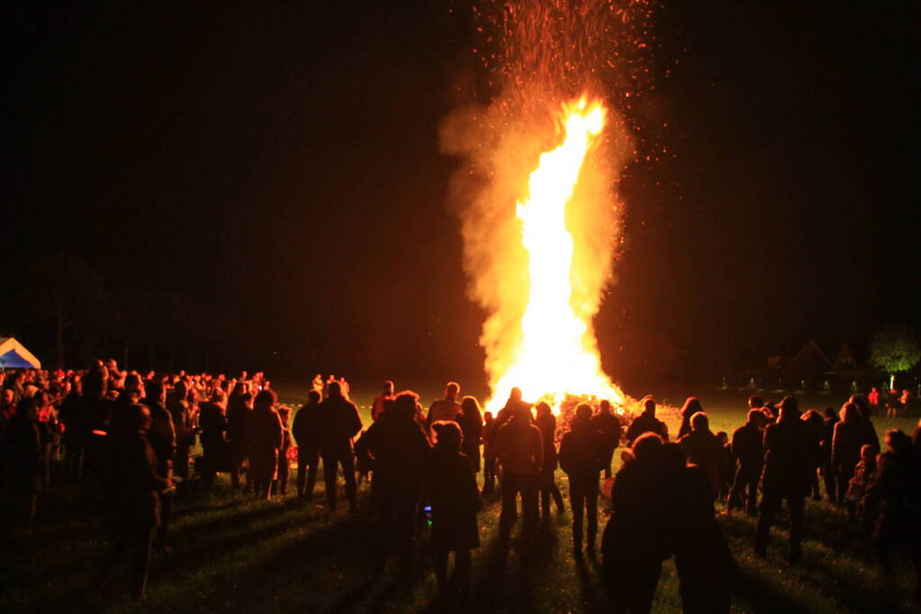 Veel toeschouwers bij Sint Maarten vuur