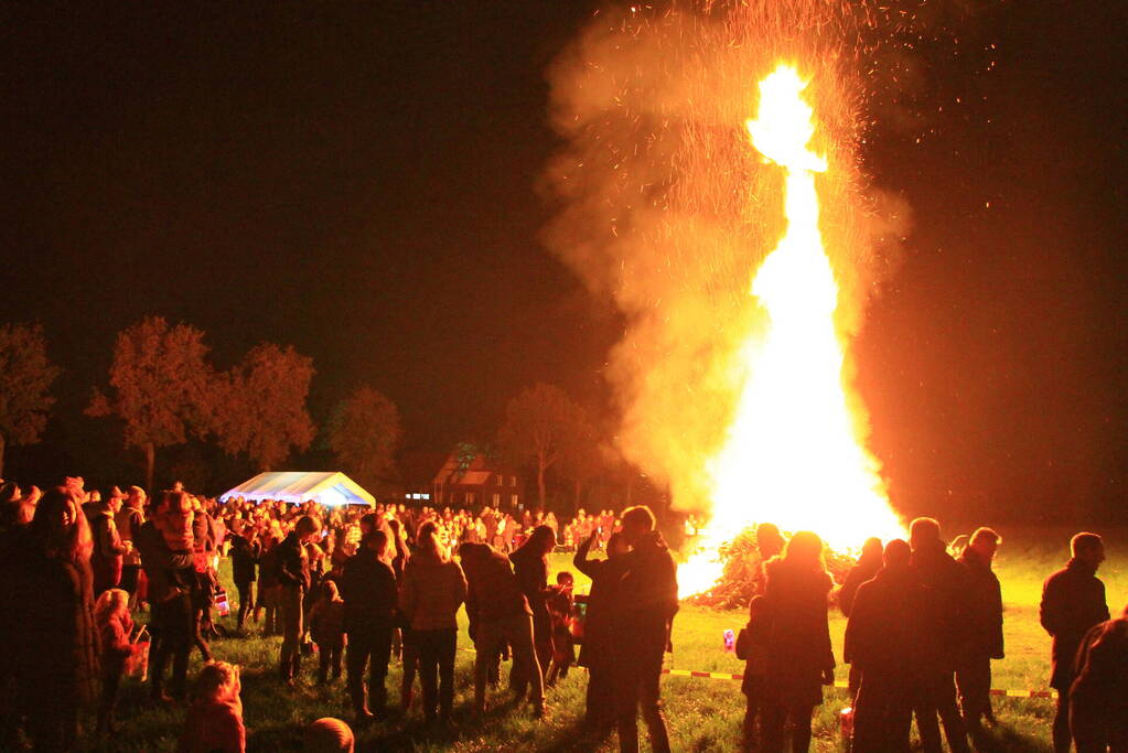Veel toeschouwers bij Sint Maarten vuur