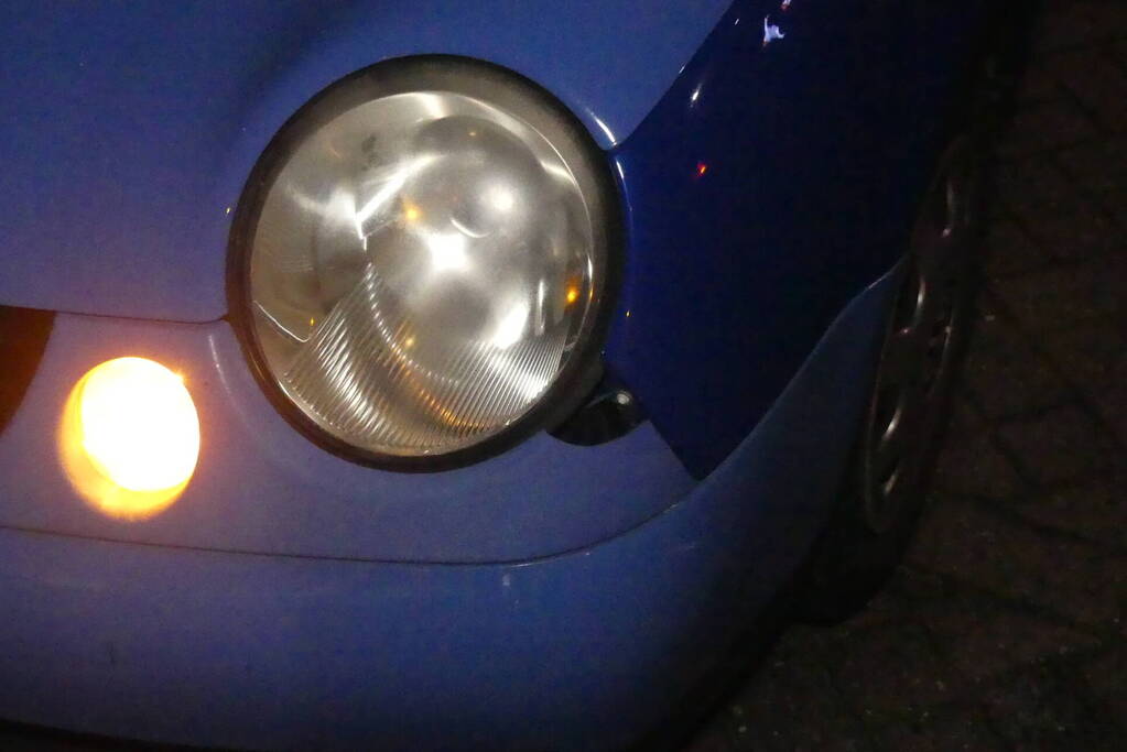 Fietser geschept door personenauto