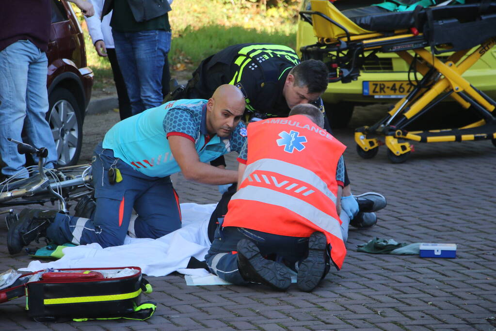 Fietser zwaargewond bij aanrijding