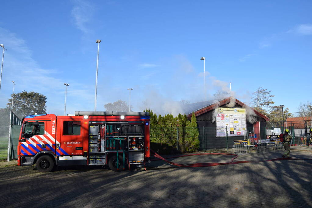 Uitslaande brand in clubgebouw tennisvereniging