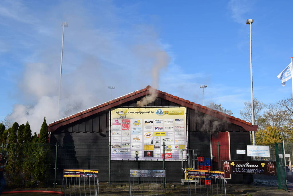Uitslaande brand in clubgebouw tennisvereniging