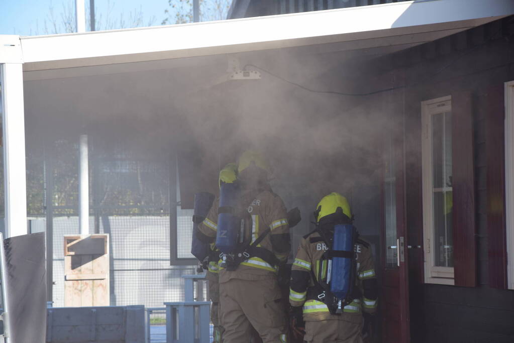 Uitslaande brand in clubgebouw tennisvereniging