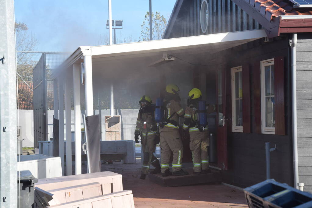 Uitslaande brand in clubgebouw tennisvereniging