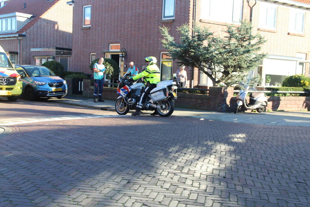 Man op scooter gaat onderuit en raakt gewond