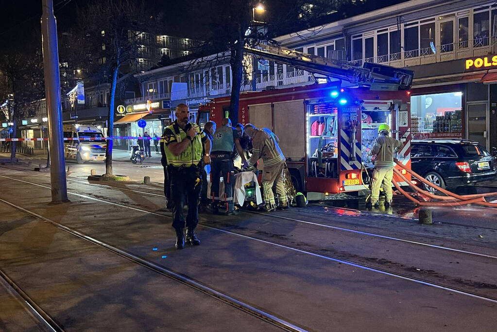 Grote brand in woning boven supermarkt