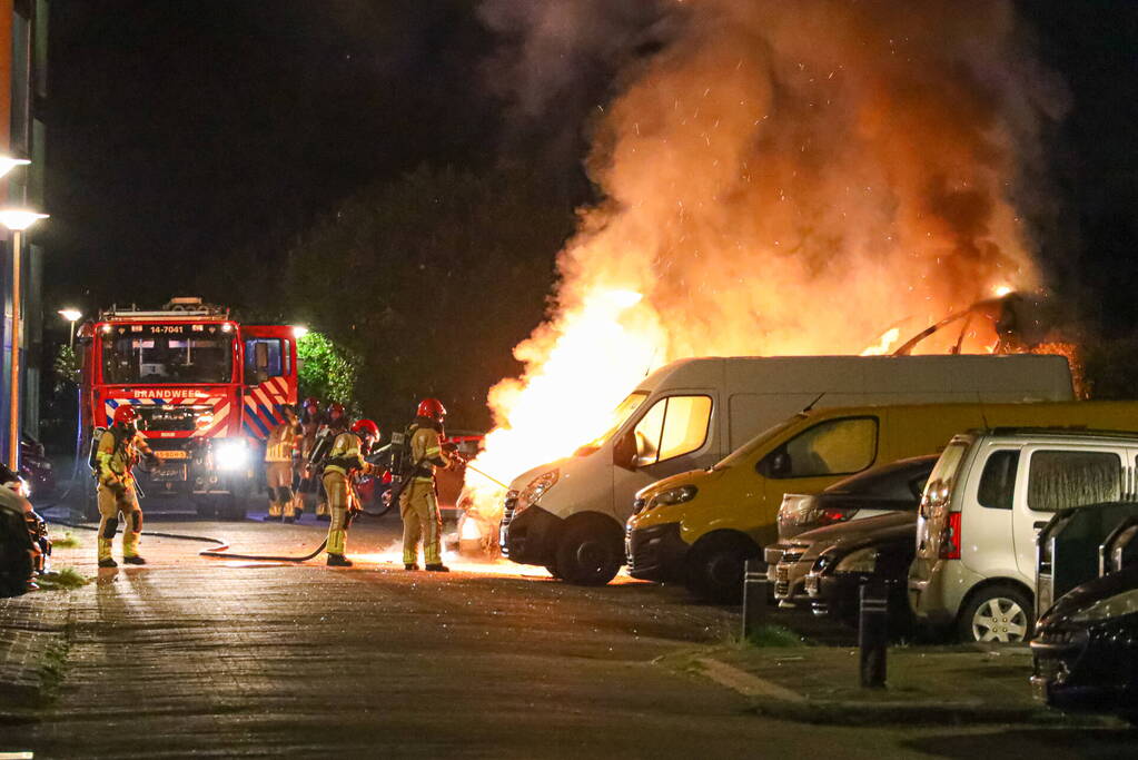 Bakwagen volledig uitgebrand
