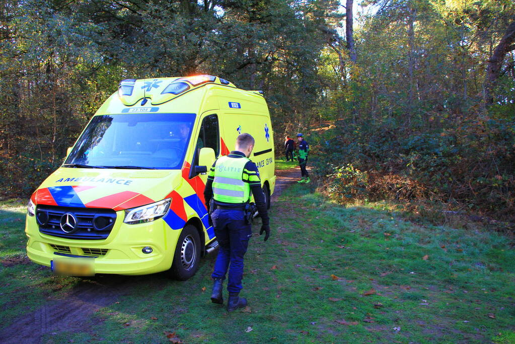 Meerdere mountainbikers ten val in bos, één zwaargewond