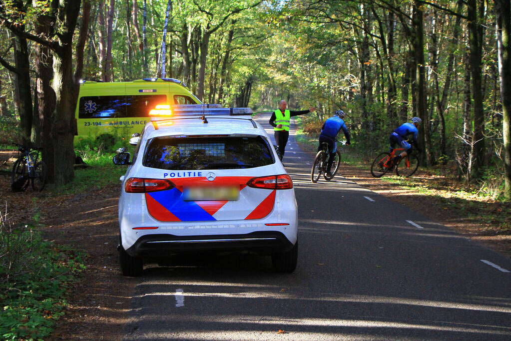 Meerdere mountainbikers ten val in bos, één zwaargewond