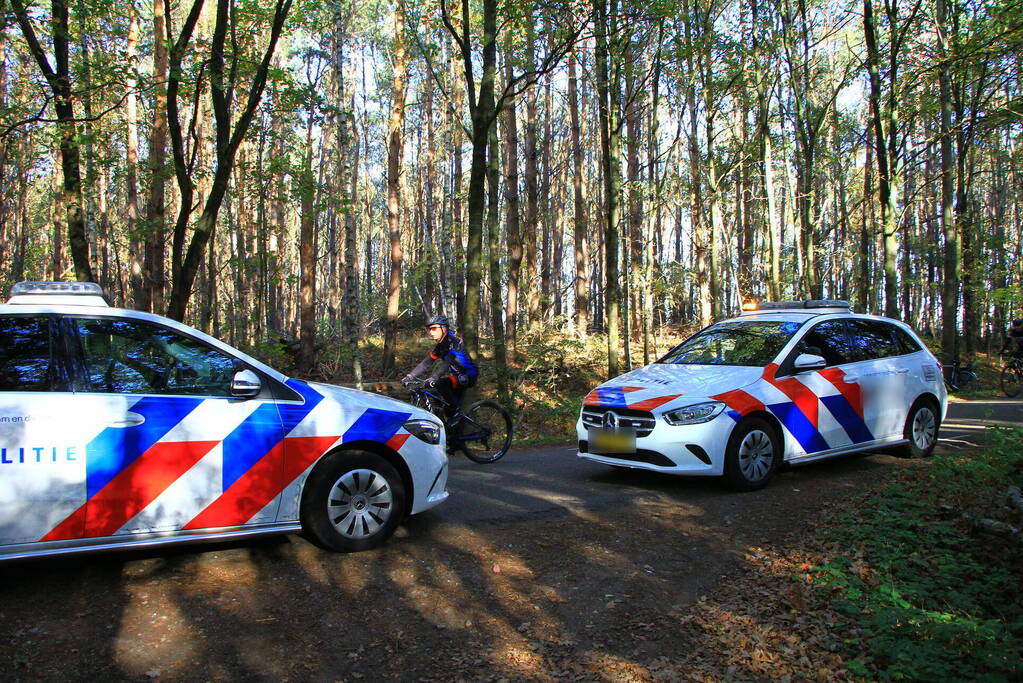 Meerdere mountainbikers ten val in bos, één zwaargewond