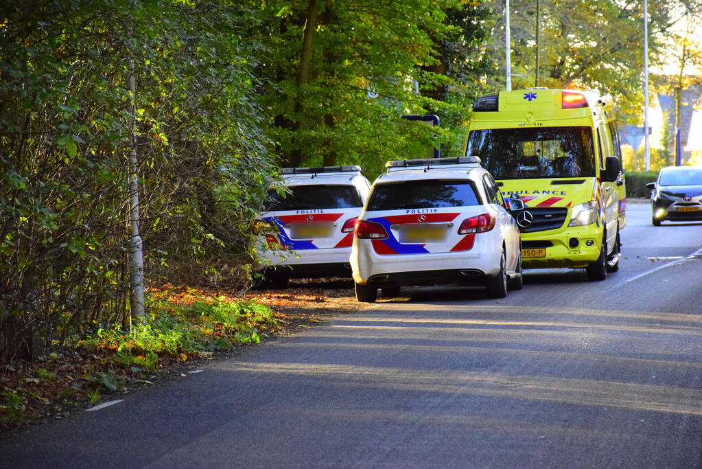 Voorbijgangers vinden man met verward gedrag in bos
