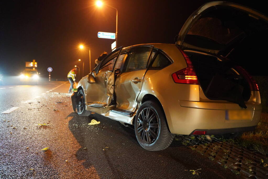 Veel schade bij ongeval tussen bestelbus en auto