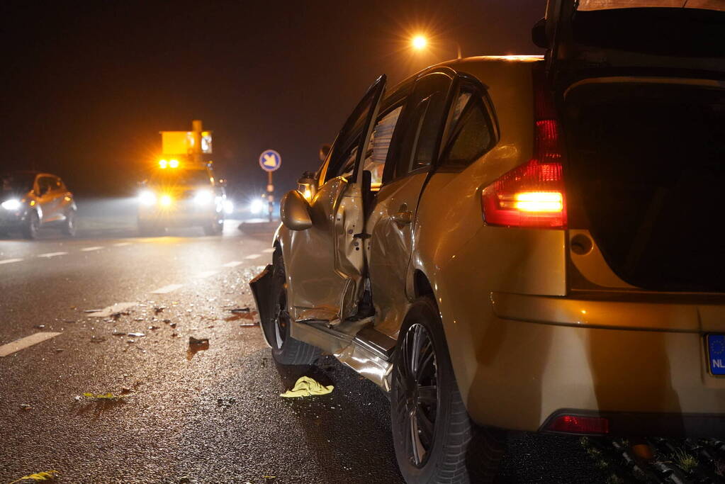 Veel schade bij ongeval tussen bestelbus en auto