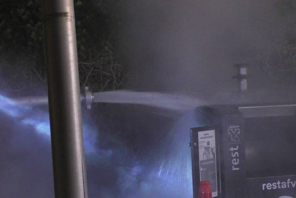 Veel rookontwikkeling bij brand in container