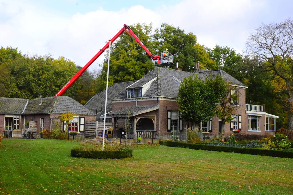 Schoorsteenbrand bij kampeerboerderij De Houtkamp