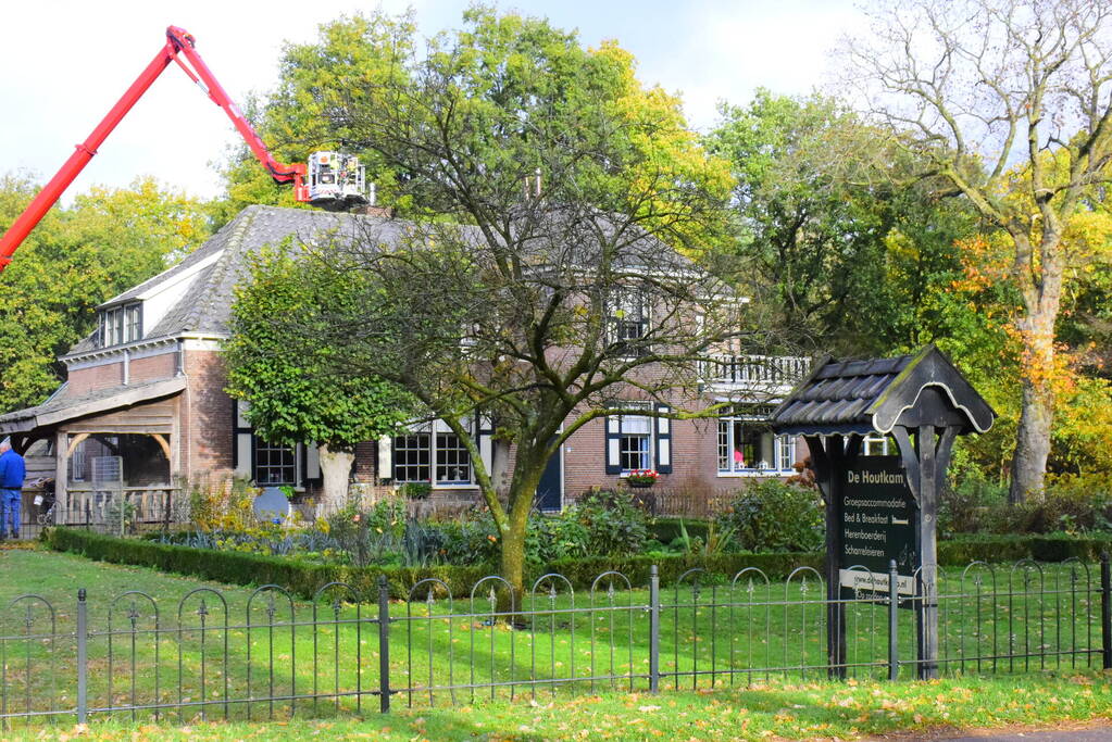 Schoorsteenbrand bij kampeerboerderij De Houtkamp