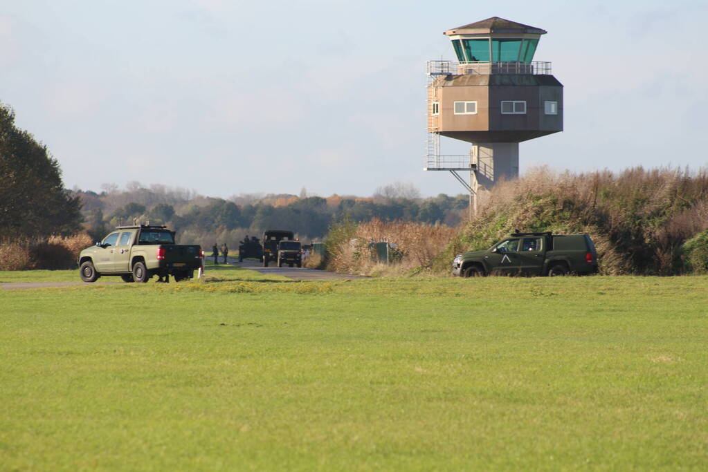 Militaire oefening op vliegbasis Valkenburg