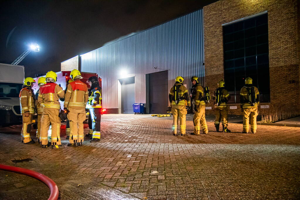 Flinke rookontwikkeling bij brand in bedrijfspand