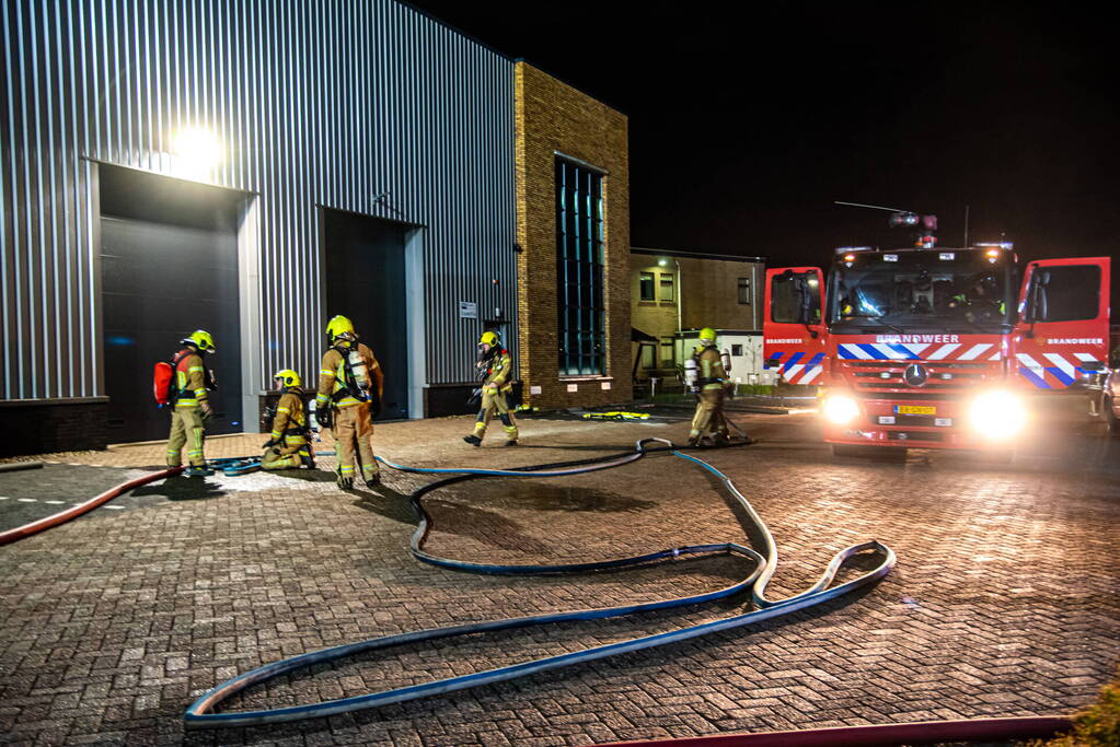 Flinke rookontwikkeling bij brand in bedrijfspand