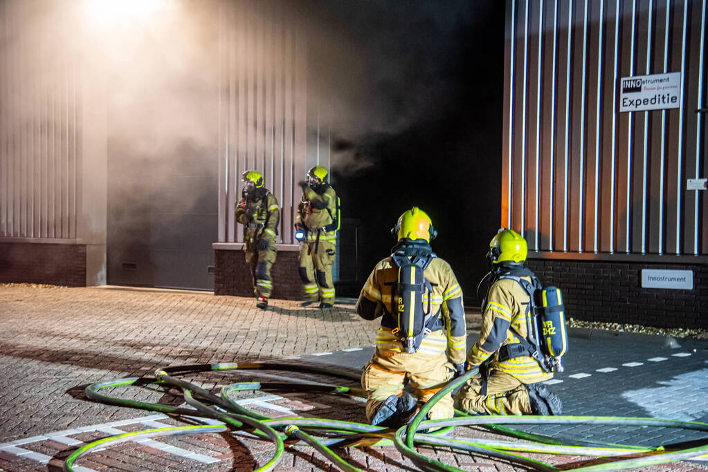 Flinke rookontwikkeling bij brand in bedrijfspand