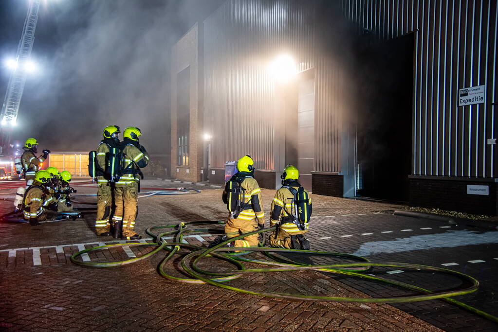 Flinke rookontwikkeling bij brand in bedrijfspand