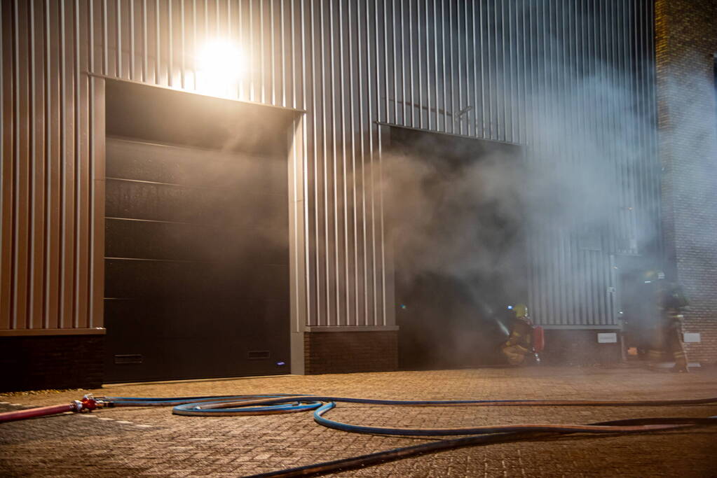 Flinke rookontwikkeling bij brand in bedrijfspand