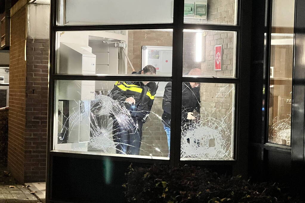 Portiek van wooncomplex vernield door explosief