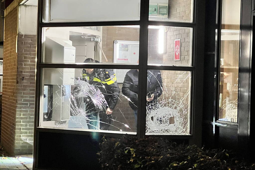 Portiek van wooncomplex vernield door explosief