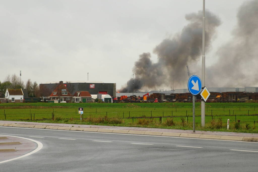 Zeer grote brand in loods